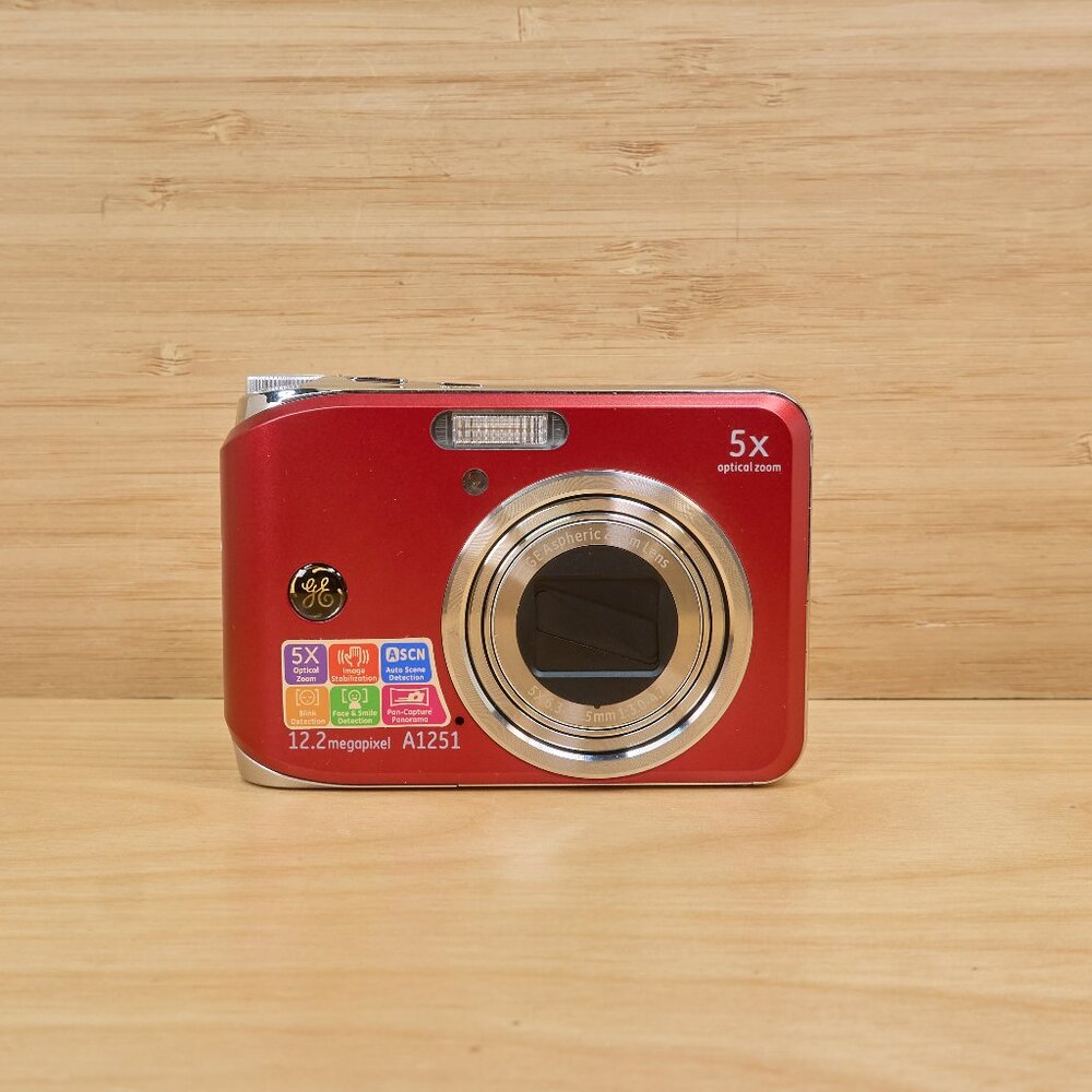 General Electric GE A1251 12.2 MP Digital Camera, 5x Optical Zoom
